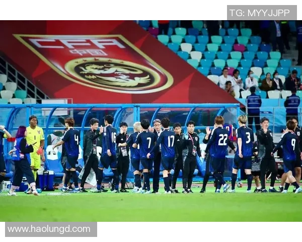 南京足球队团队协作引发热议球迷对战术配合和球员表现的不同看法 南京足球队团队协作引发热议球迷对战术配合和球员表现的不同看法