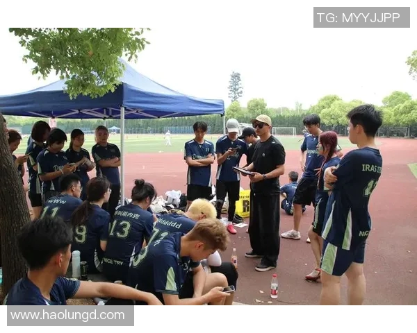 杭州飞盘队边路渗透战术解析与实战应用探讨 杭州飞盘队边路渗透战术解析与实战应用探讨