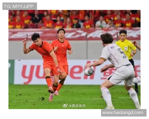 西安足球队的逆袭之旅:从低谷到巅峰的奋斗与荣耀 西安足球队的逆袭之旅:从低谷到巅峰的奋斗与荣耀