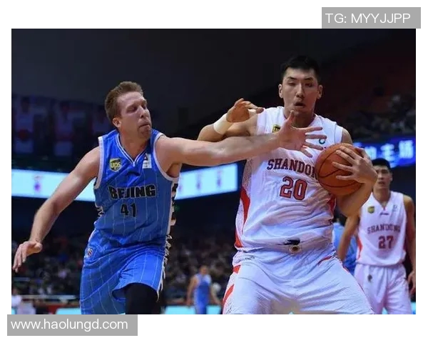 上海篮球队团队协作引发热议球迷对战术配合和球员默契提出不同看法