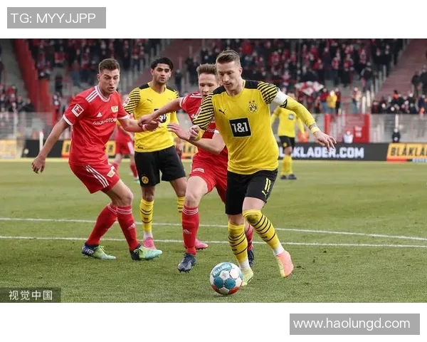 柏林联与多特蒙德激战正酣谁将笑到最后争夺胜利荣耀