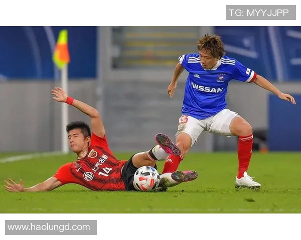 横滨水手与鸟栖沙岩的激烈对决展现足球魅力与团队精神