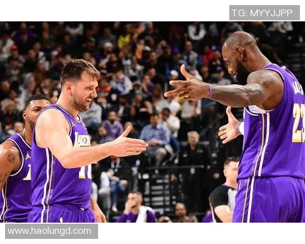 湖人与勇士的激烈对抗中抢断战术的较量与精彩瞬间回顾