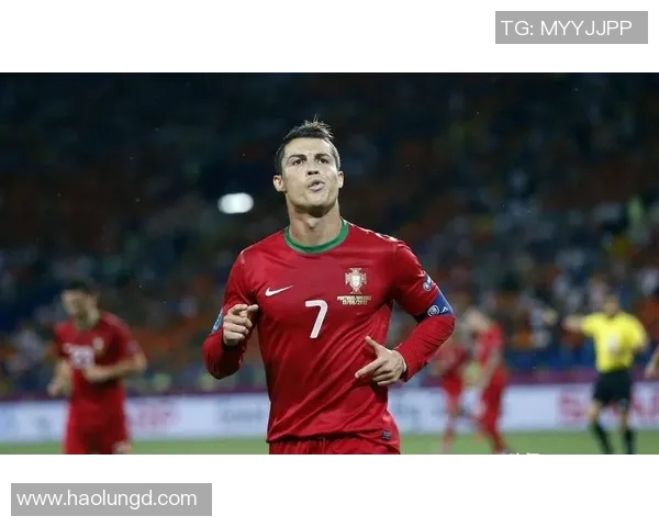 克罗斯的足球传奇之路：从青涩少年到世界级中场巨星的成长历程