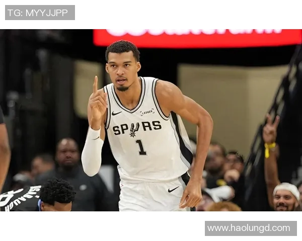 马刺与凯尔特人激战正酣NBA经典对决再度上演球迷期待的巅峰对决 马刺与凯尔特人激战正酣NBA经典对决再度上演球迷期待的巅峰对决